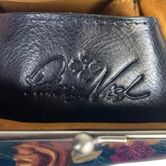 Patricia Nash Peruvian Painting Navy Blue Floral Wristlet - Picture 3 of 4